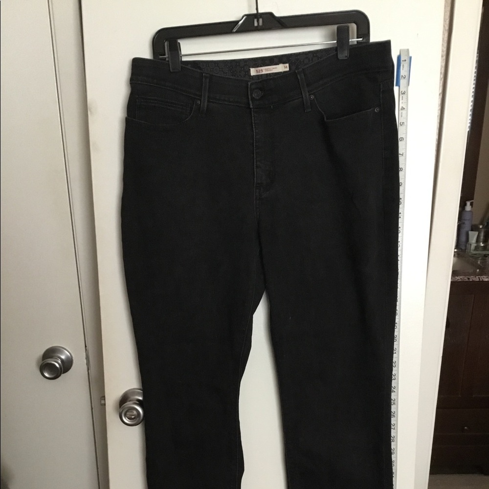 Levi’s 525 perfect waist straight black wash, sz14